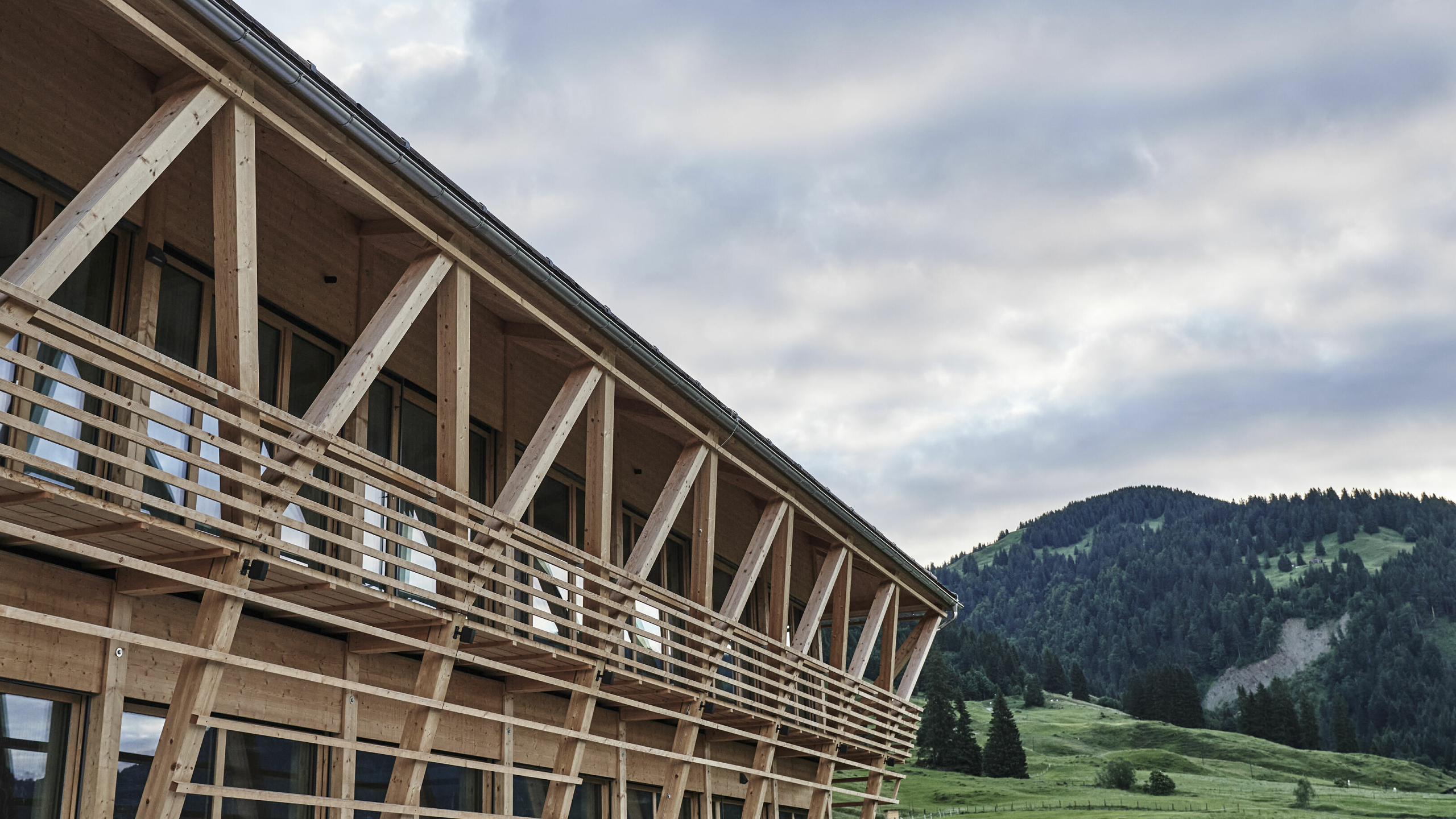 Faires Arbeiten in der Hotellerie im HUBERTUS Mountain Refugio Allgäu